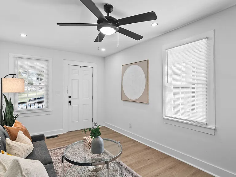 2207 Marshall Ave — Photo 7