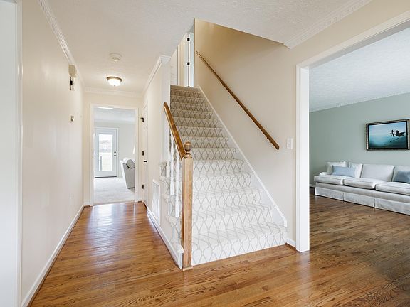 5th image of 219 E Thistle Ln