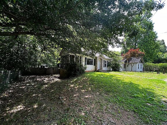 5th image of 1063 3rd St