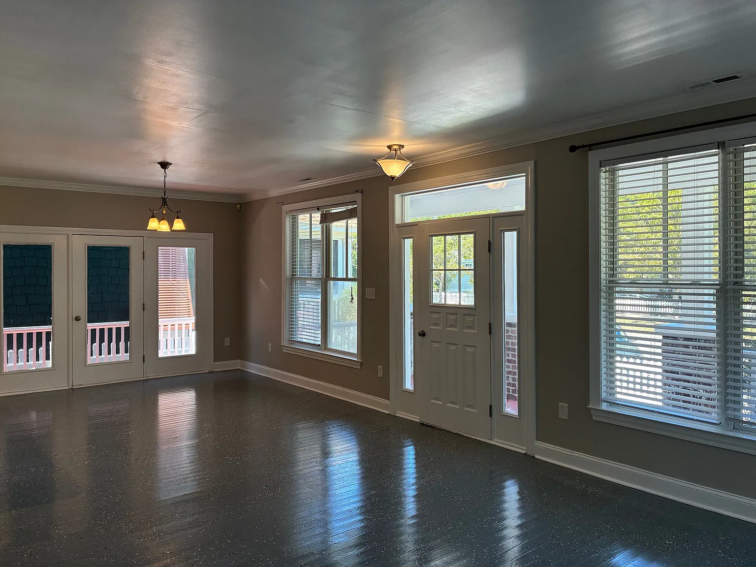3 bed, 2104 sqft, $2,395 — Photo 4