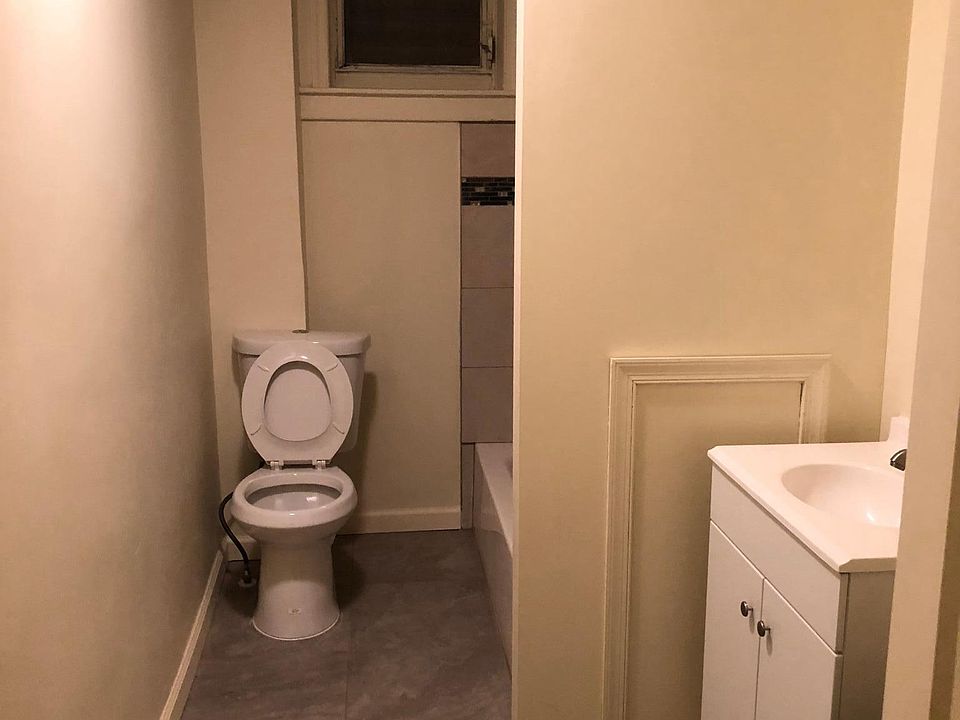 2nd image of 900 Anchor St