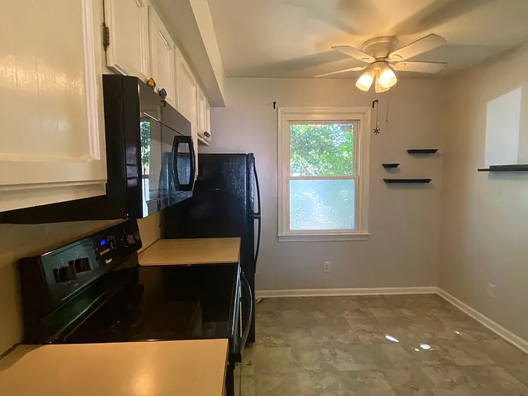 623 E Walnut St — Photo 5