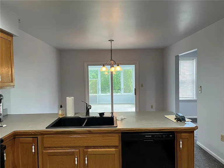2635 Middle Way — Photo 6