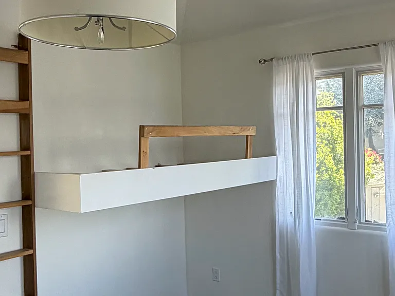 725 Laine St — Photo 9