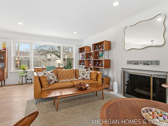 4th image of 141 E 26th St