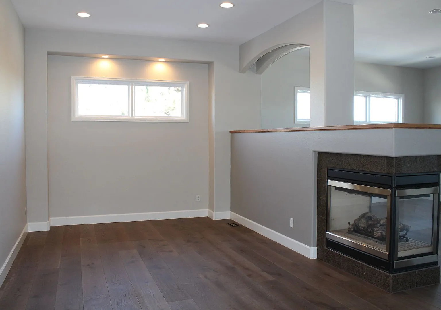 Gorgeous Three Bedroom Home in Windsor — Photo 4