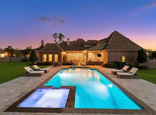 420 S Fairway Dr, Madisonville, LA 70447