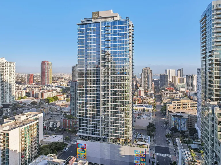 800 Broadway — Photo 3