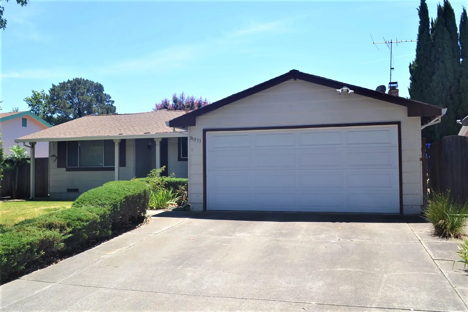 35033 Begonia St photo 1
