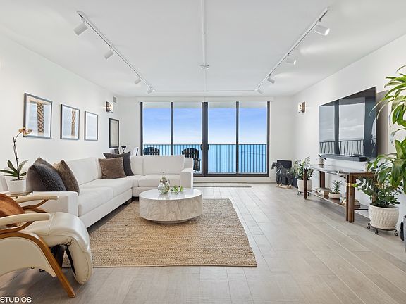 5th image of 1212 N Lake Shore Dr APT 17BN
