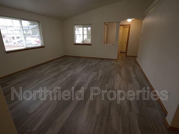 5th image of 2931 77th Dr NE