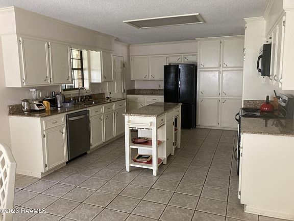 5th image of 2424 Village Dr
