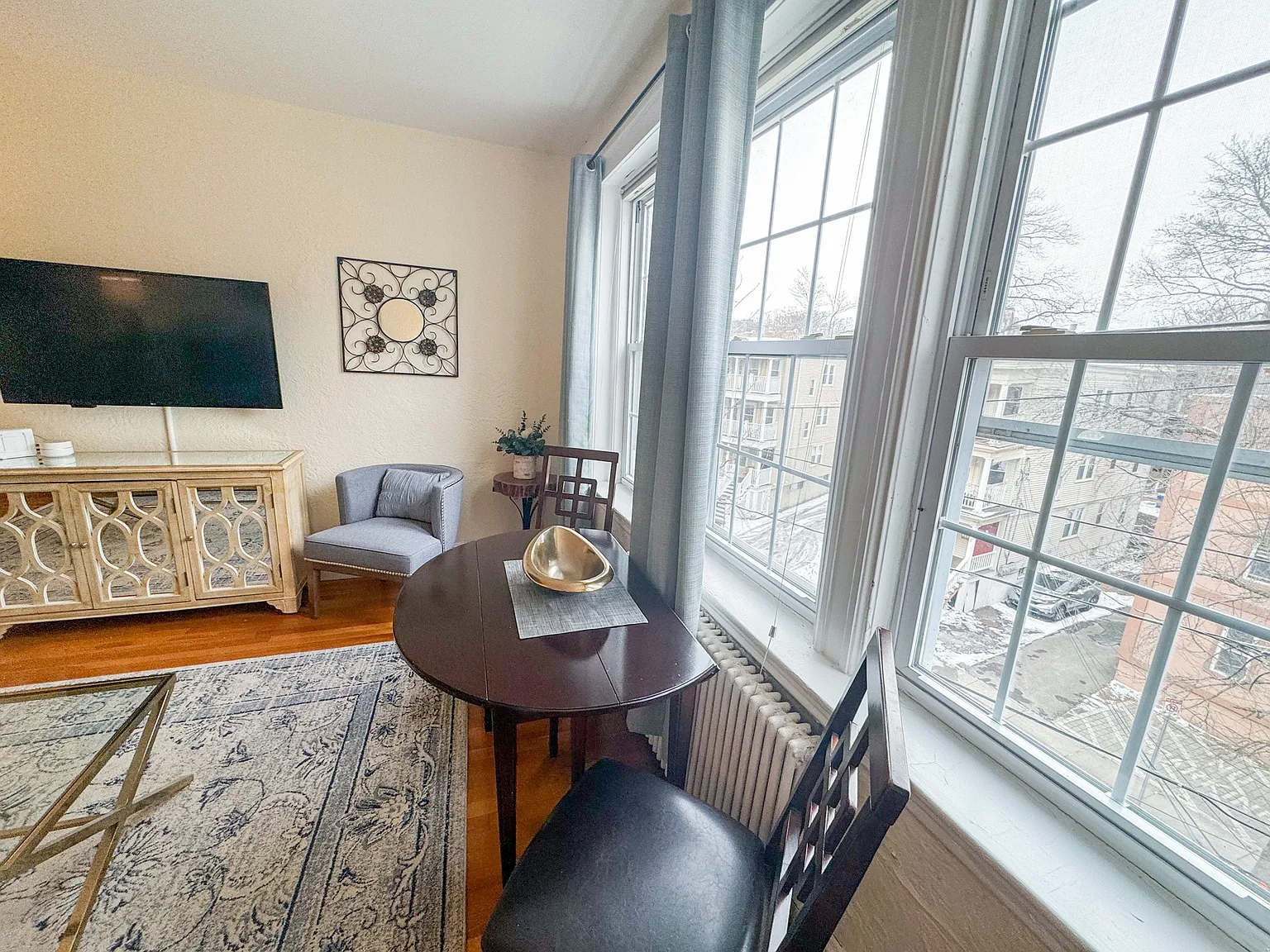 1 bed, 1.0 bath, 700 sqft, $3,800 — Photo 3