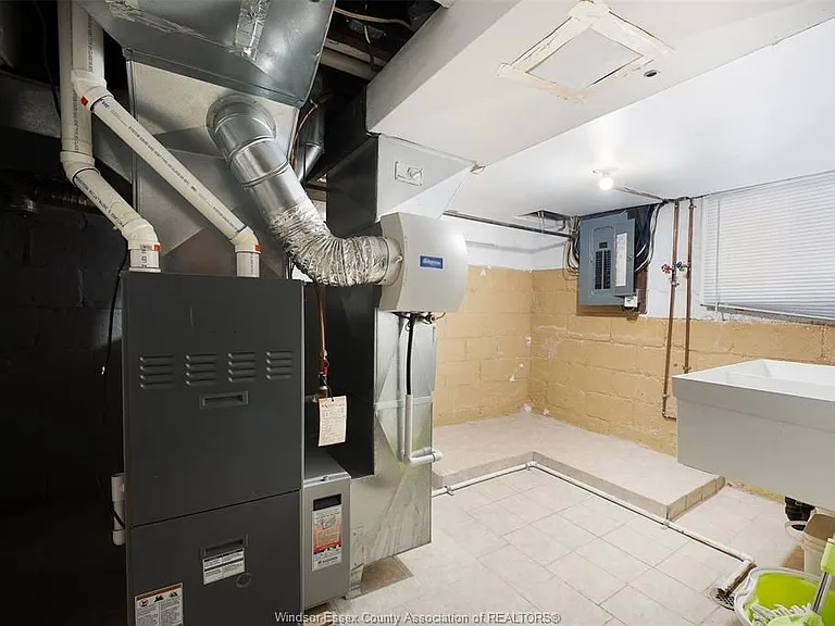 907 Gladstone Ave #MAIN — Photo 17