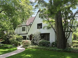 102 Ash Dr, Great Neck, NY 11021