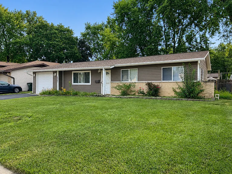 6847 Hawthorne Ln — Photo 3