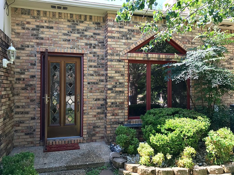1st image of 842 Holbrook Cir