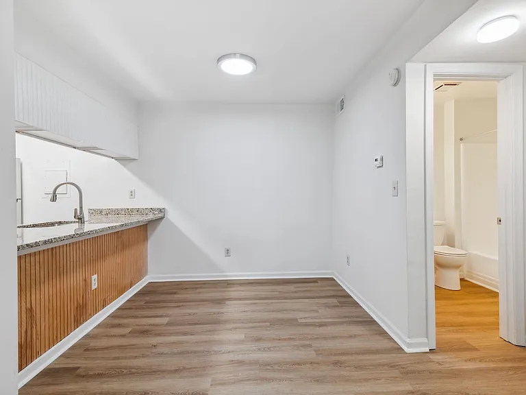 Amhurst III Apartments — Photo 30
