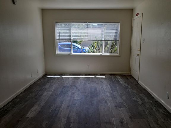 4th image of 872 Park Dr #1