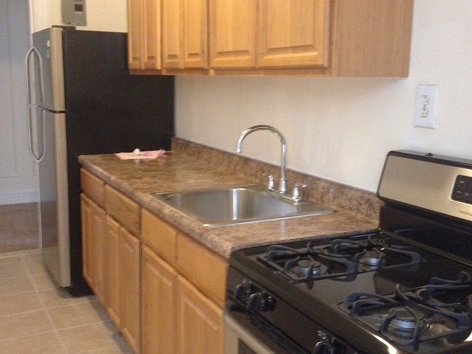 2nd image of 4128 Carpenter Ave APT 4B