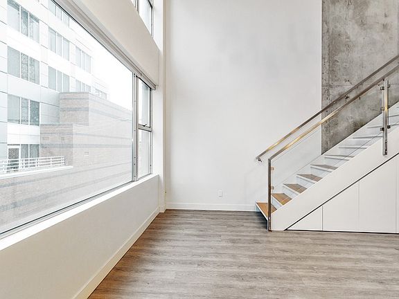 4th image of 489 W 6th Ave #G