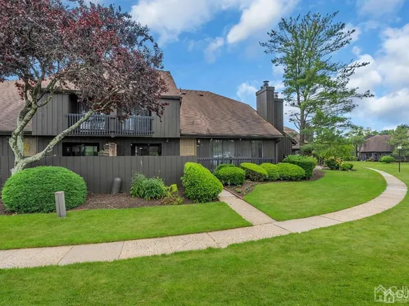 166 Westgate Dr, Edison, NJ 08820