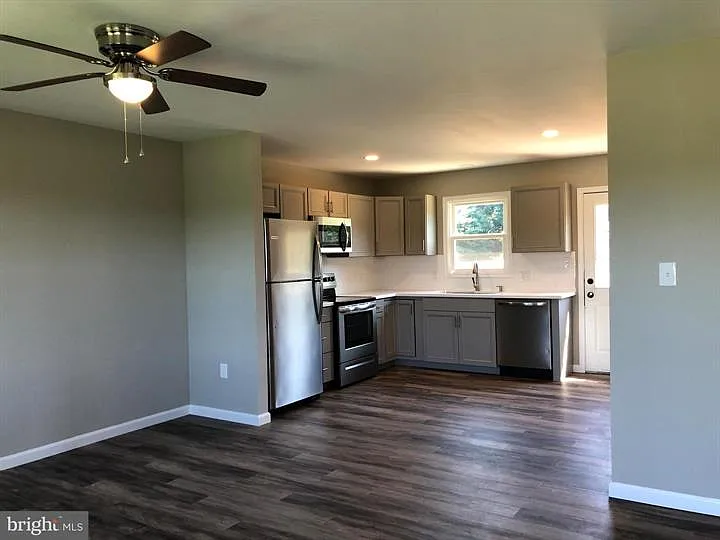 9384 Windsor Dr — Photo 4