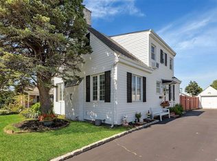 59 Harbor Ave, Islip, NY 11751