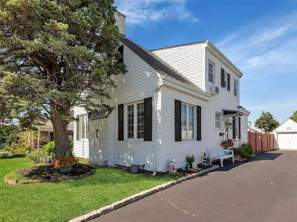 59 Harbor Avenue, Islip, NY 11751