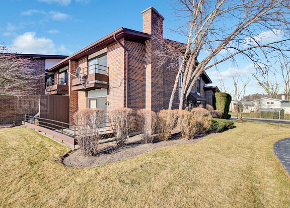 2nd image of 1179 Deerfield Pl #1179