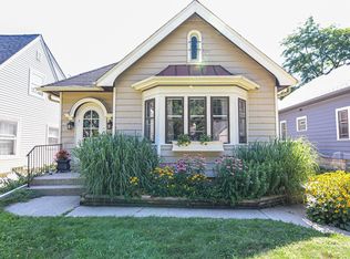 2520 N 71st St, Wauwatosa, WI 53213