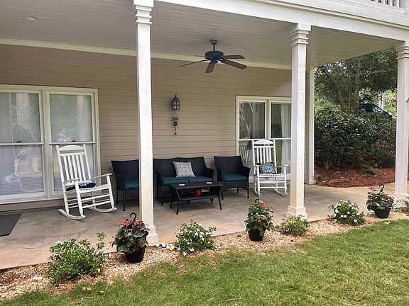 2nd image of 1073B Clubhouse Ln