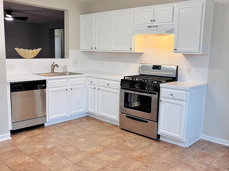 8134 Sanders Forest Ct — Photo 12