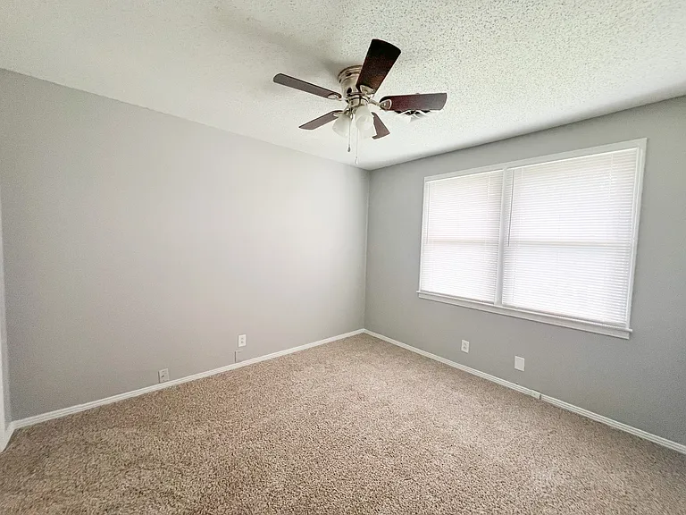 219 Taft Dr #2 — Photo 13