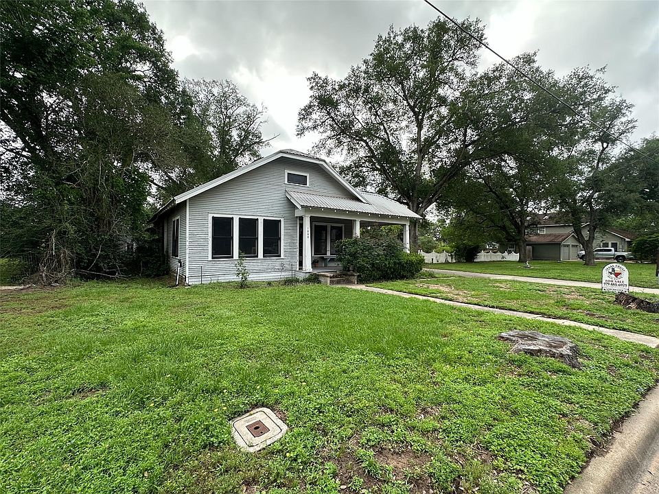 1st image of 1008 Atchison St