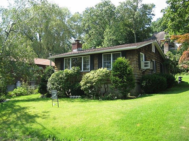 1st image of 25 Lakeside Dr