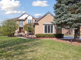 1250 Lakeview Dr, Rochester Hills, MI 48306