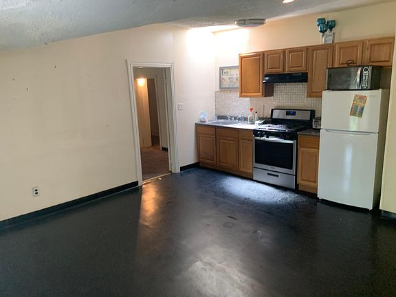 2nd image of 1304 Oak Lane Ave