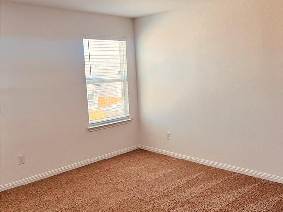3rd image of 109 Fairfax Ln