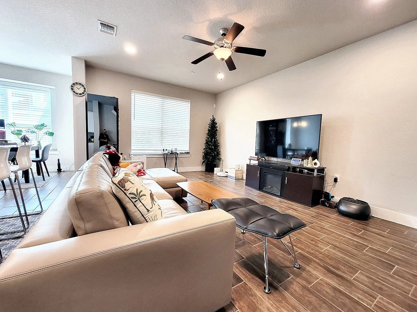 Modern Comfort in a Prime North Austin Location 3 Bed, 2.5 Bath Townhome in Creekside at Pioneer ... — Photo 3