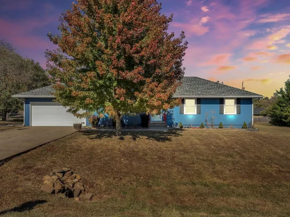 8110 SW 23rd St, Topeka, KS 66614