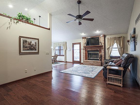 5th image of 215 Earnhart Dr