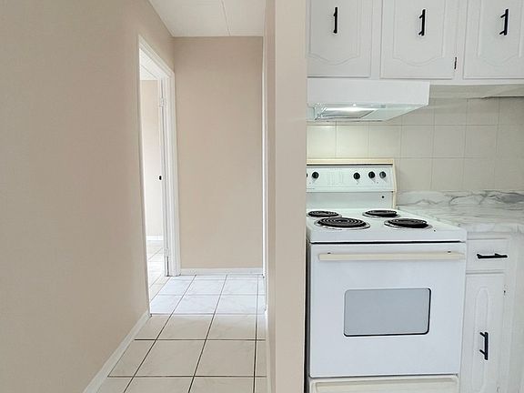 5th image of 892 Campbell Ave Unit 3