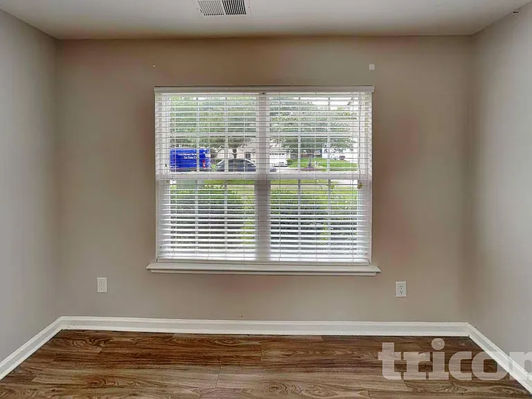 11311 Breezehill Ln — Photo 5
