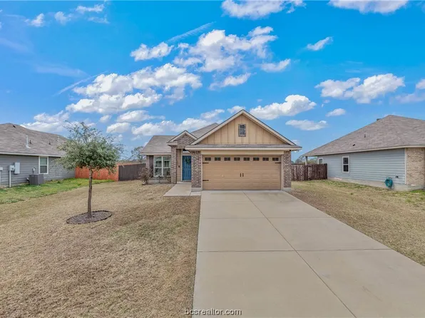 811 Mockingbird St, Navasota, TX 77868
