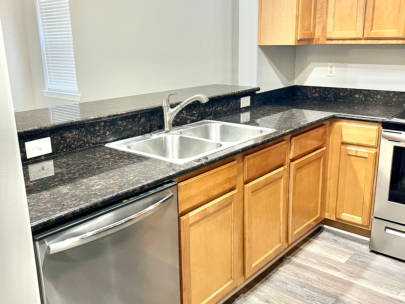 3 bed, 2.5 bath, 1543 sqft, $2,395 — Photo 3
