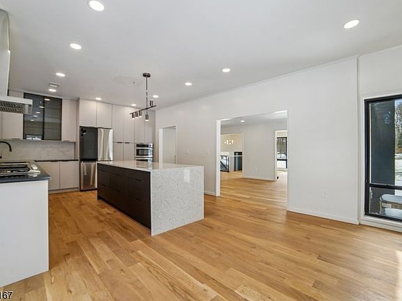 5th image of 156 Park Rd