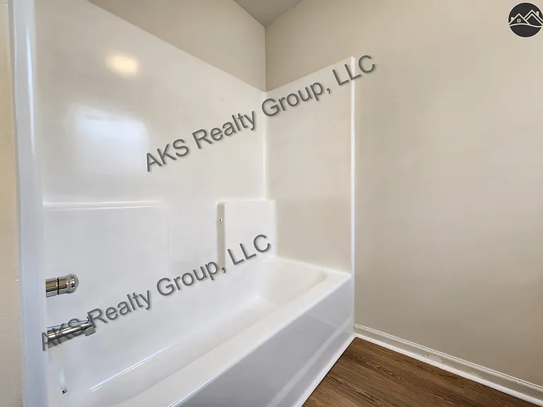 2269 Ridgemont Dr — Photo 14