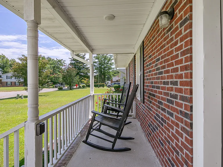 126 Golf Dr — Photo 4