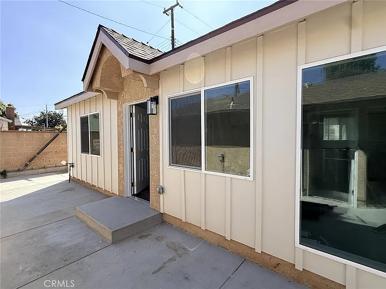 1430 S California Ave — Photo 1